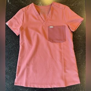 Figs mauve scrub top